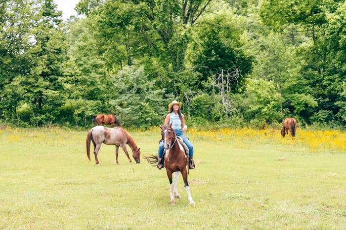 riding horses in broken bow riverman ranch