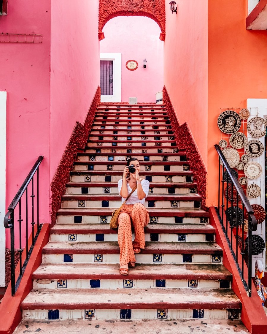 mercado 28 cancun pink stairs girl