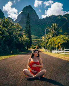 Hawaii Babymoon Photo On Road