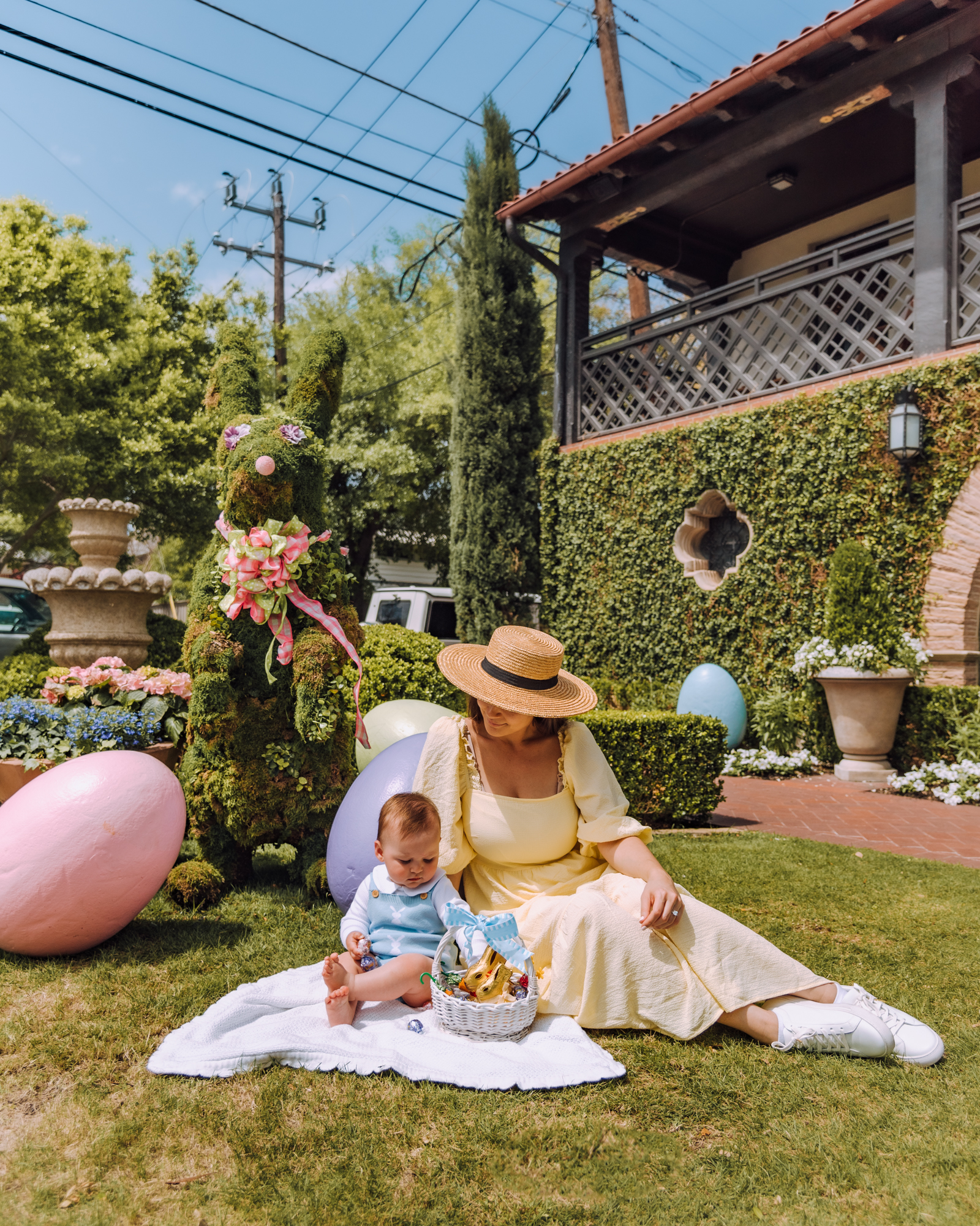 Spring Baby Photoshoot Ideas - Mom and Baby 