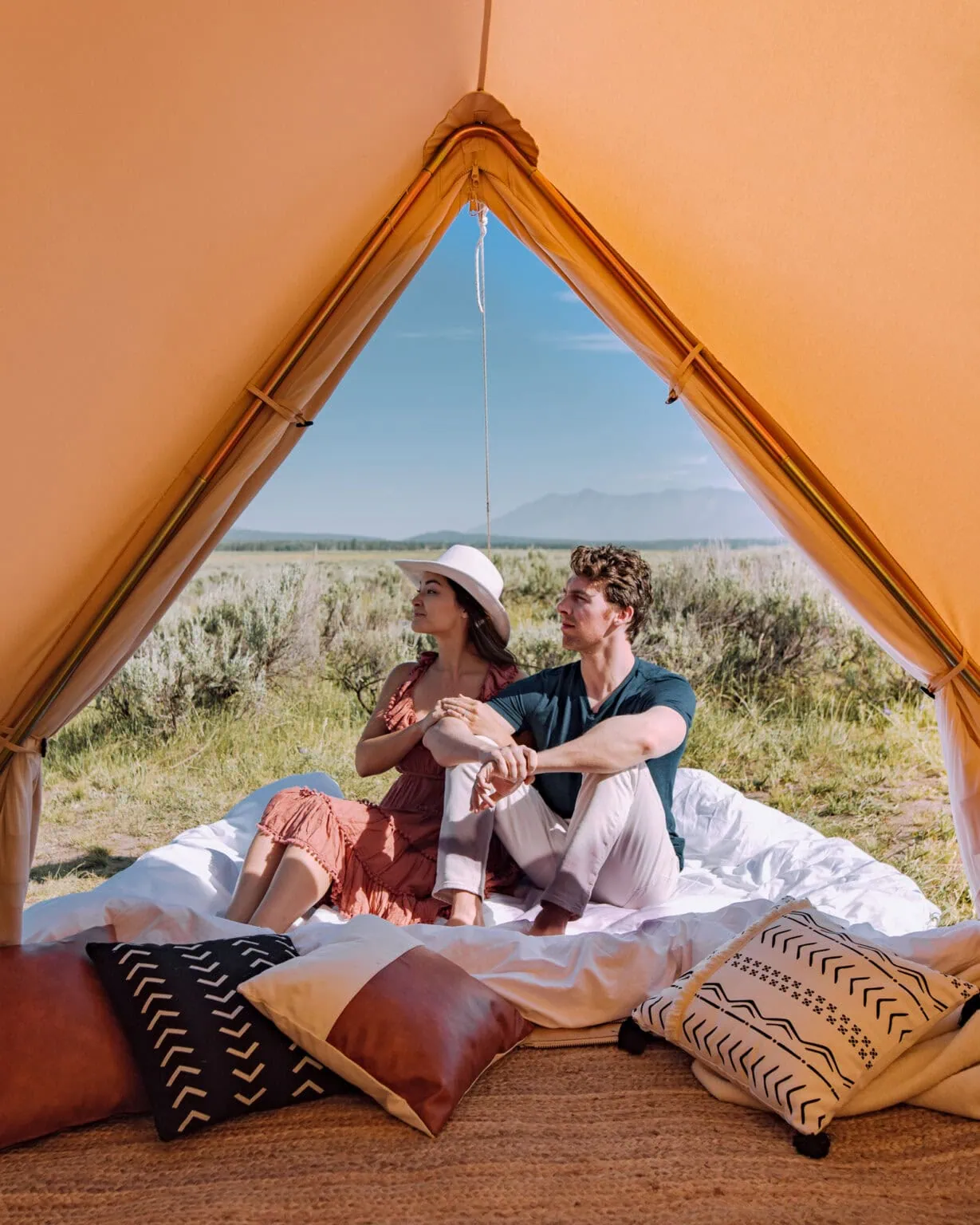 50 Couple Poses to Try for Your Next Couples Photoshoot