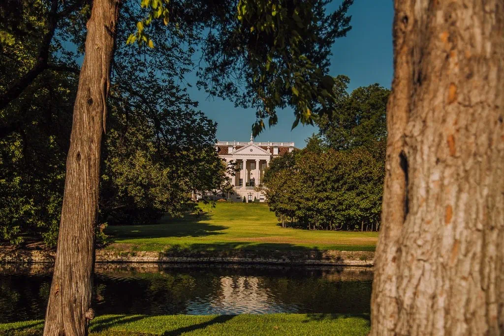 Mansion At Lakeside Park Dallas
